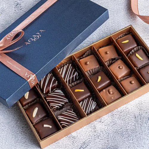 علبة بها 18 مربع جاناش